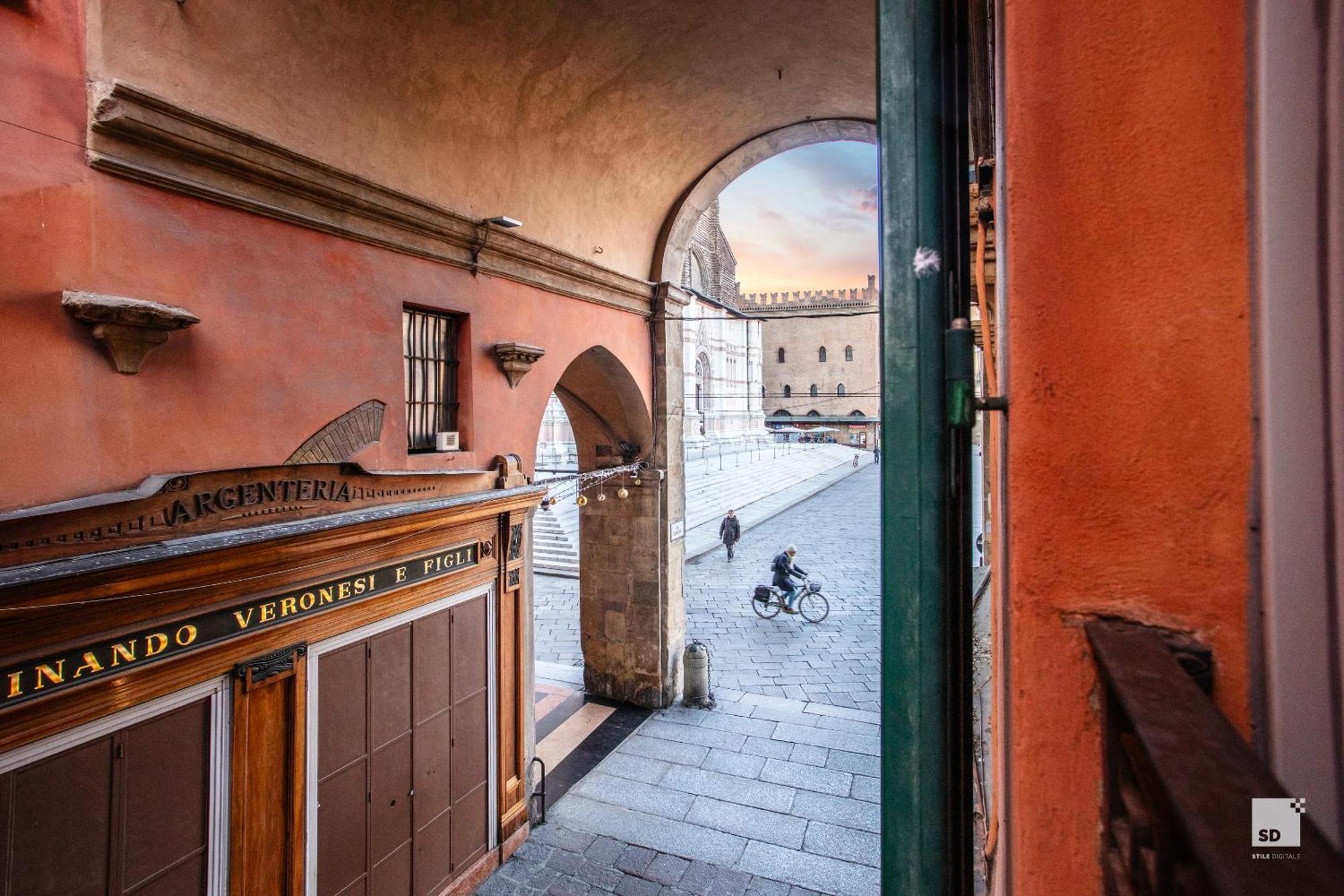 Urbanicooh Guidozagni - Piazza Maggiore View โบโลญญา ภายนอก รูปภาพ