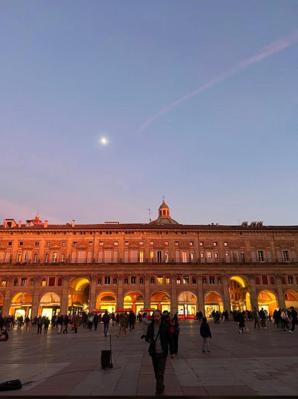 Urbanicooh Guidozagni - Piazza Maggiore View โบโลญญา ภายนอก รูปภาพ